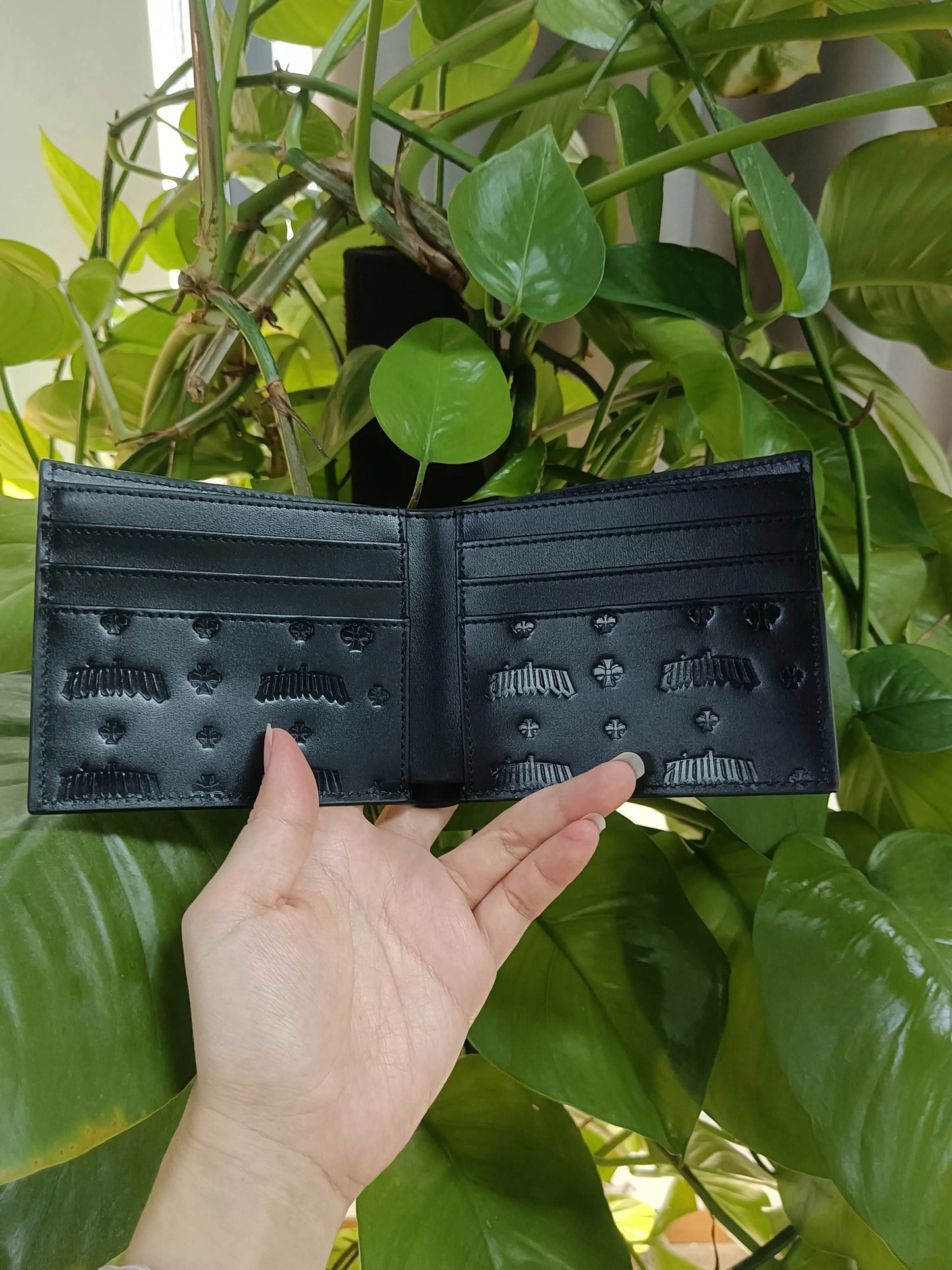 EMBOSSED AINTLOW WALLET