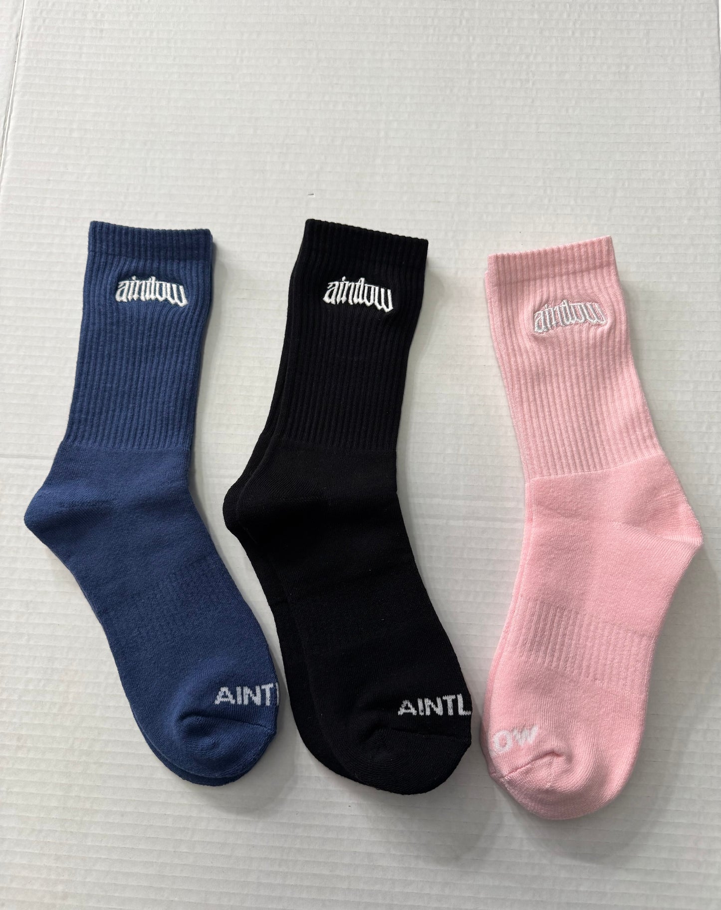 EMBROIDERED AINTLOW SOCKS