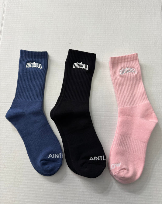 EMBROIDERED AINTLOW SOCKS